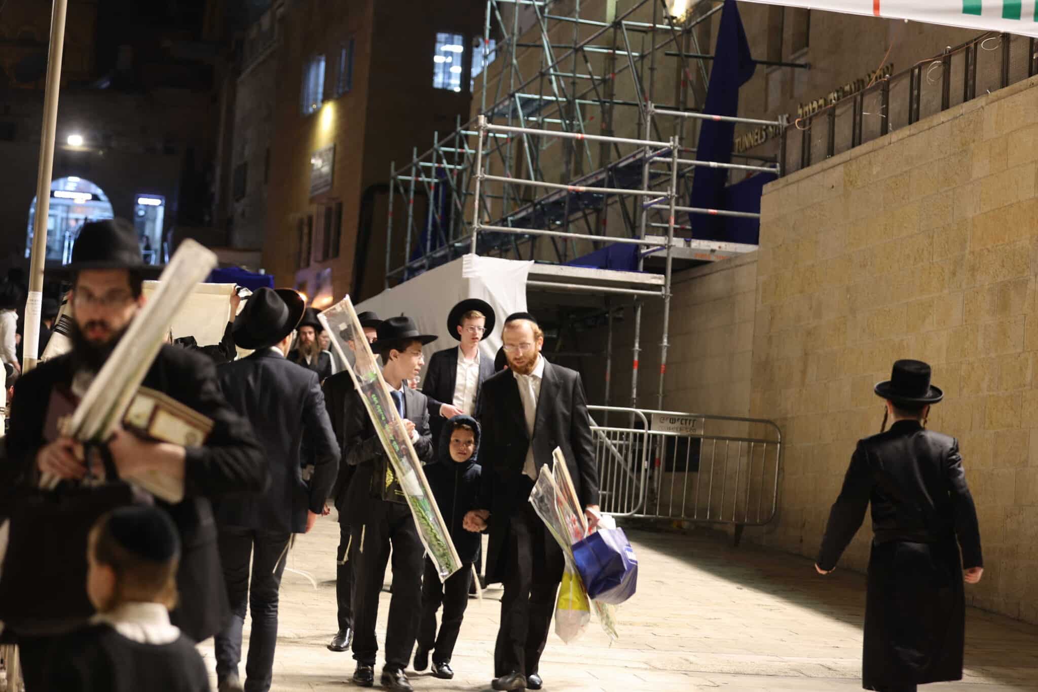 המוני בית ישראל בכותל המערבי • צפו בגלריה