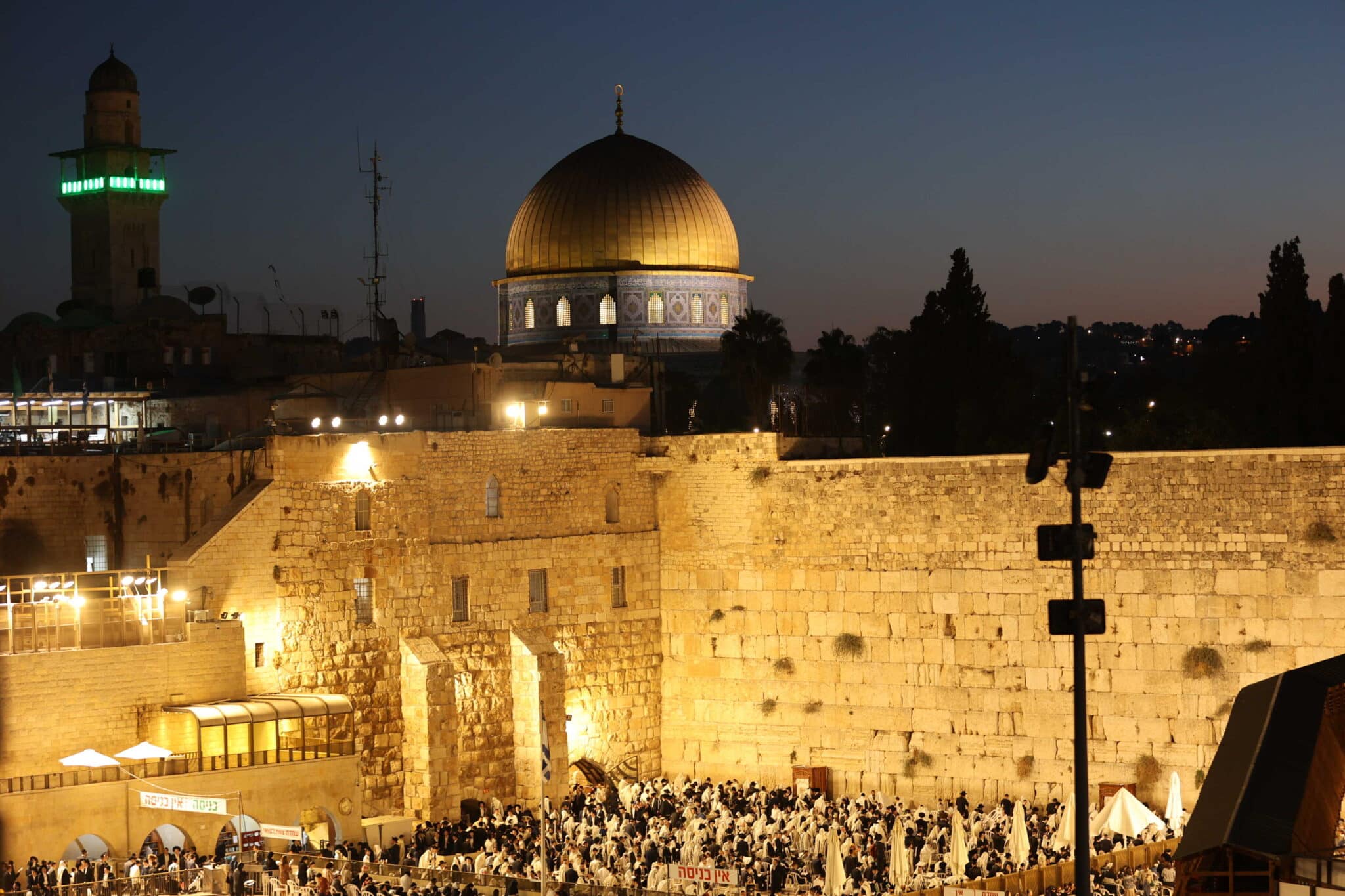 המוני בית ישראל בכותל המערבי • צפו בגלריה