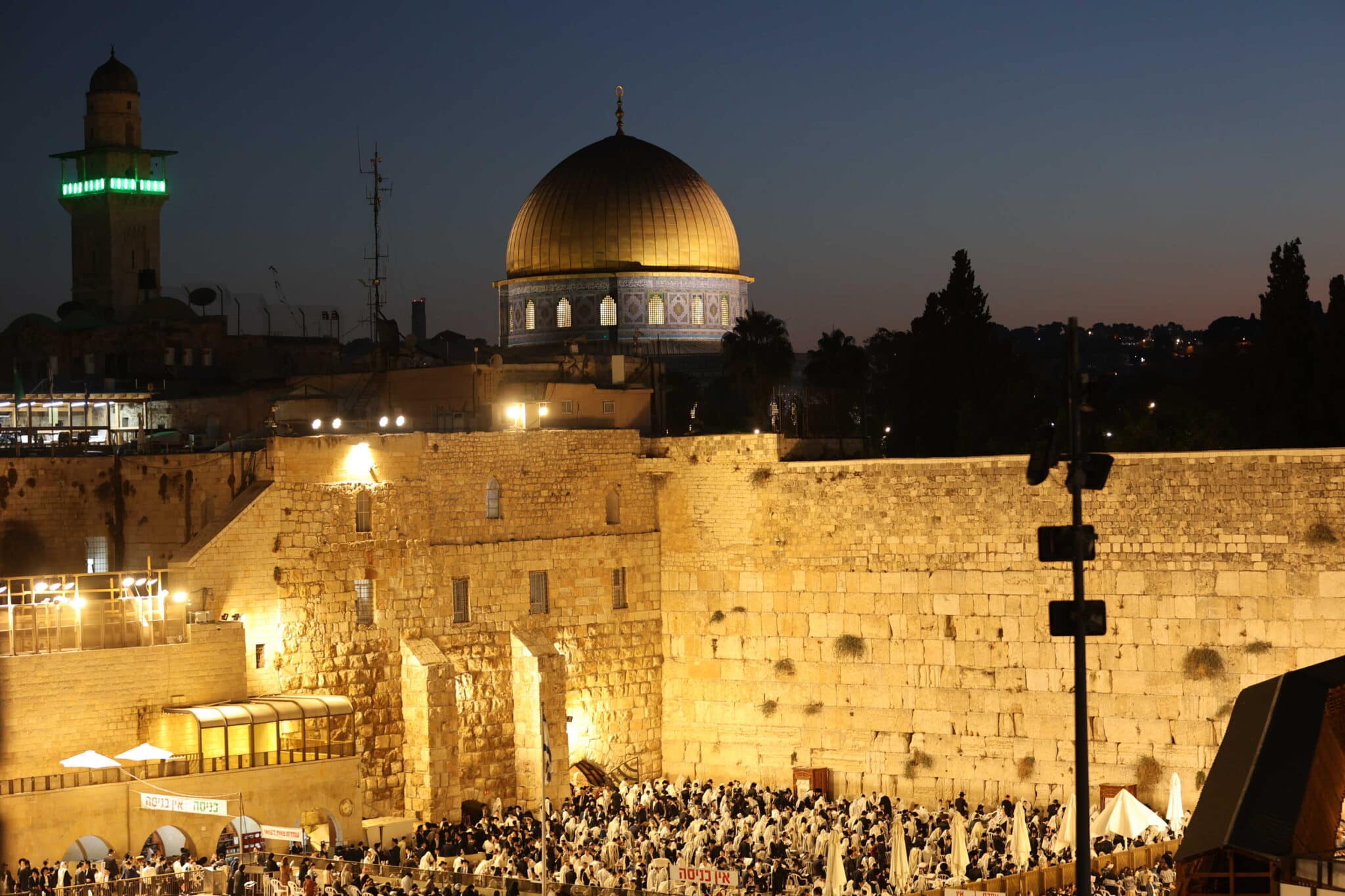 המוני בית ישראל בכותל המערבי • צפו בגלריה