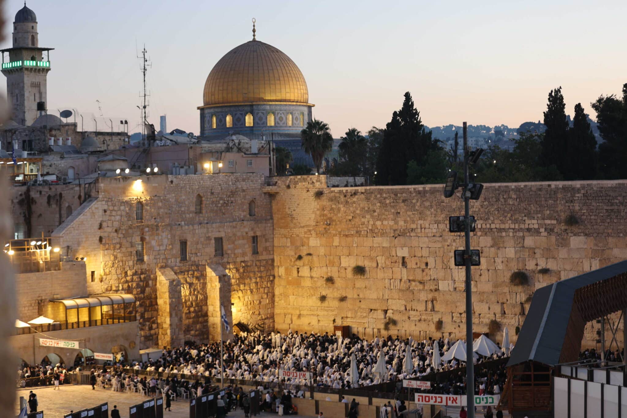 המוני בית ישראל בכותל המערבי • צפו בגלריה