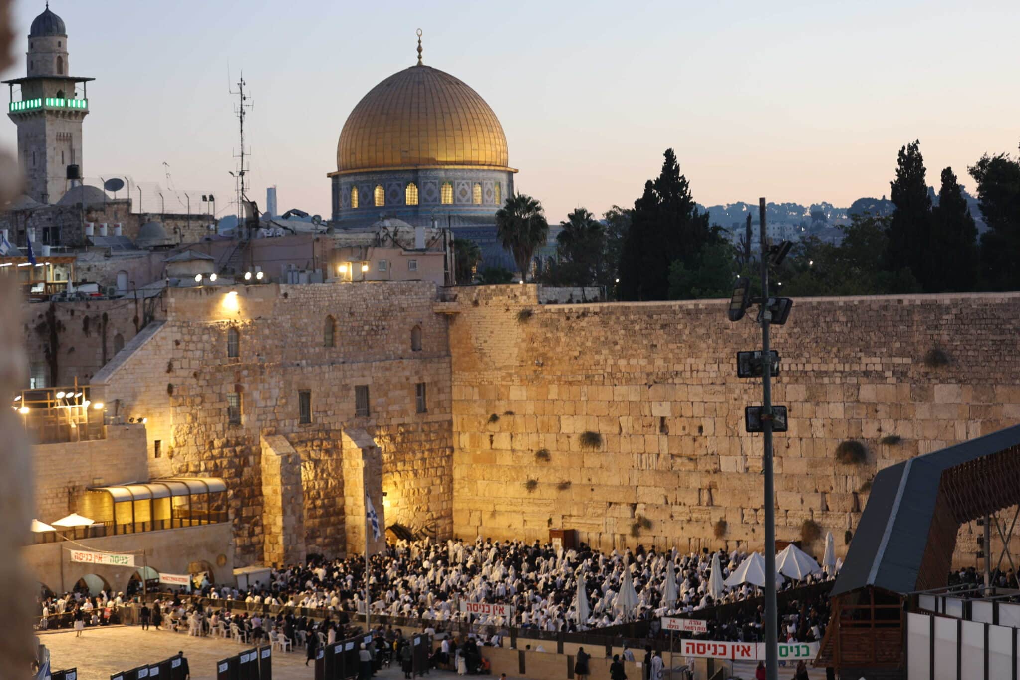 המוני בית ישראל בכותל המערבי • צפו בגלריה