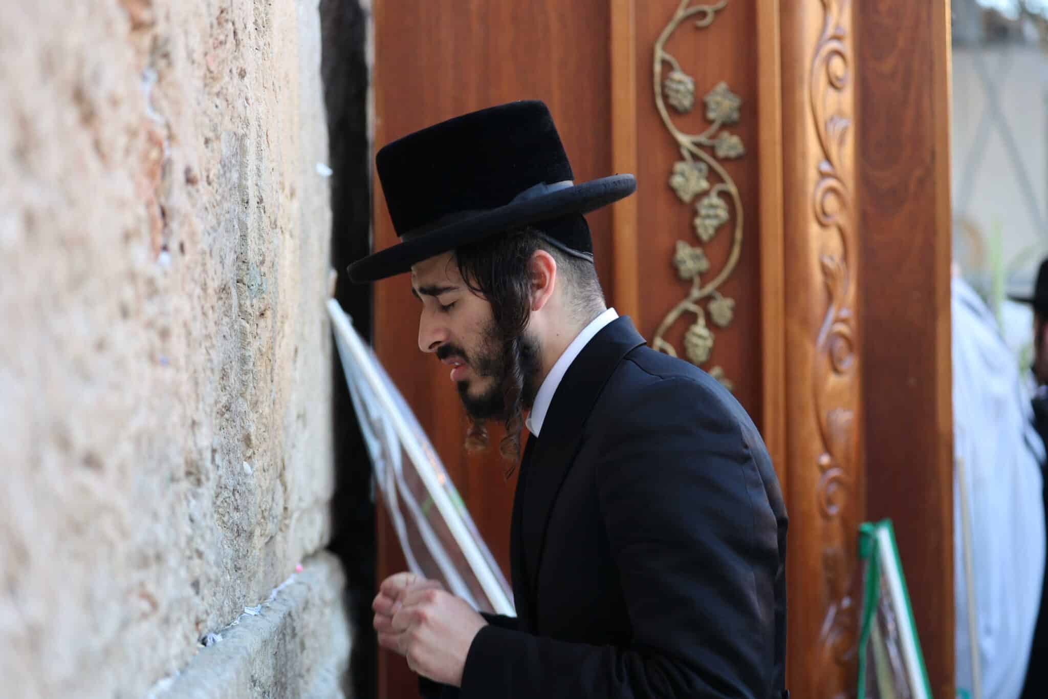 המוני בית ישראל בכותל המערבי • צפו בגלריה