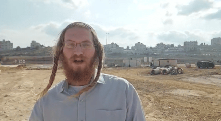 תושב בית אל נרגם באבנים – ירד מרכבו והניס את הפורעים