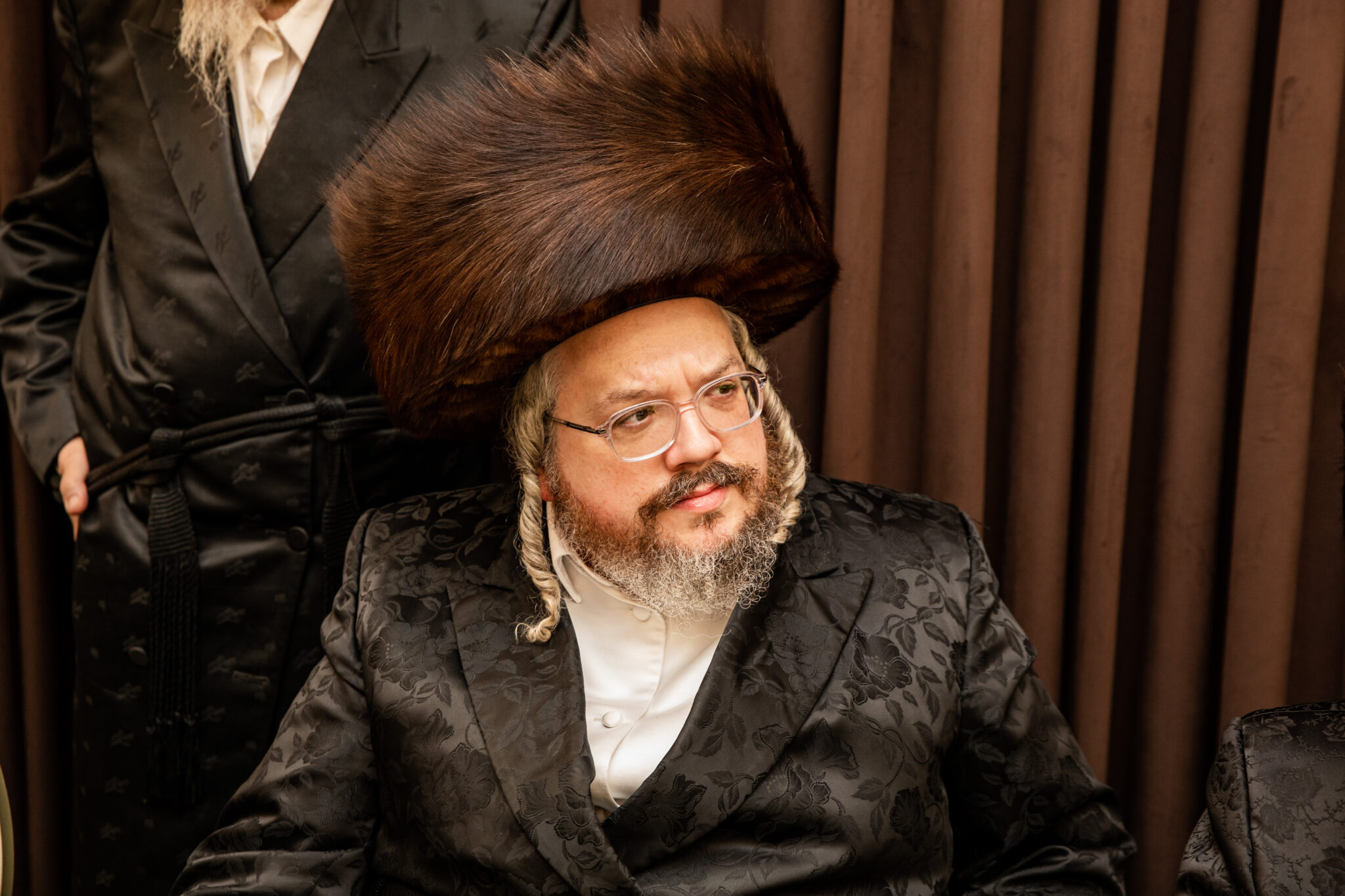 בן האדמו"ר מבעלזא הגיע לבר מצווה של בן המשפיע