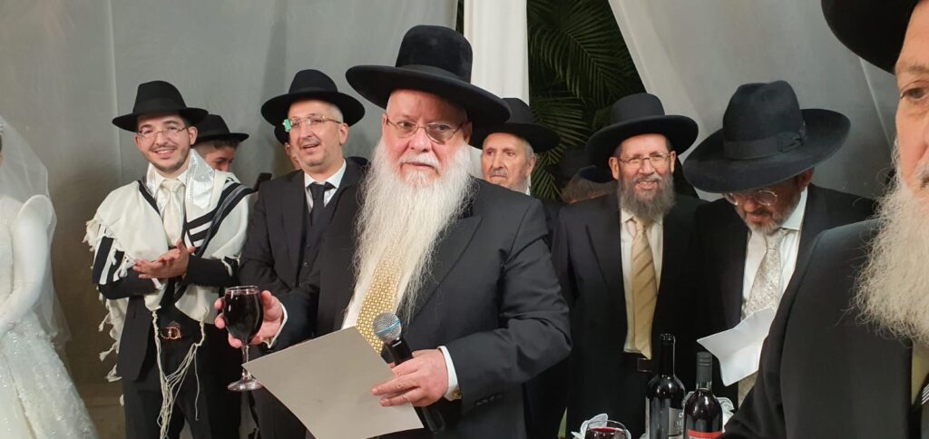 גלריה: רבה של אלעד חיתן את נכדו הראשון