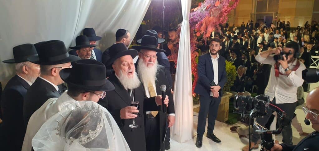 גלריה: רבה של אלעד חיתן את נכדו הראשון