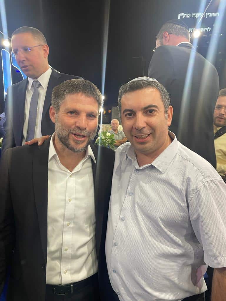 צפו בגלריה: הכנסת ספר תורה למשרד הפרסום גל אורן