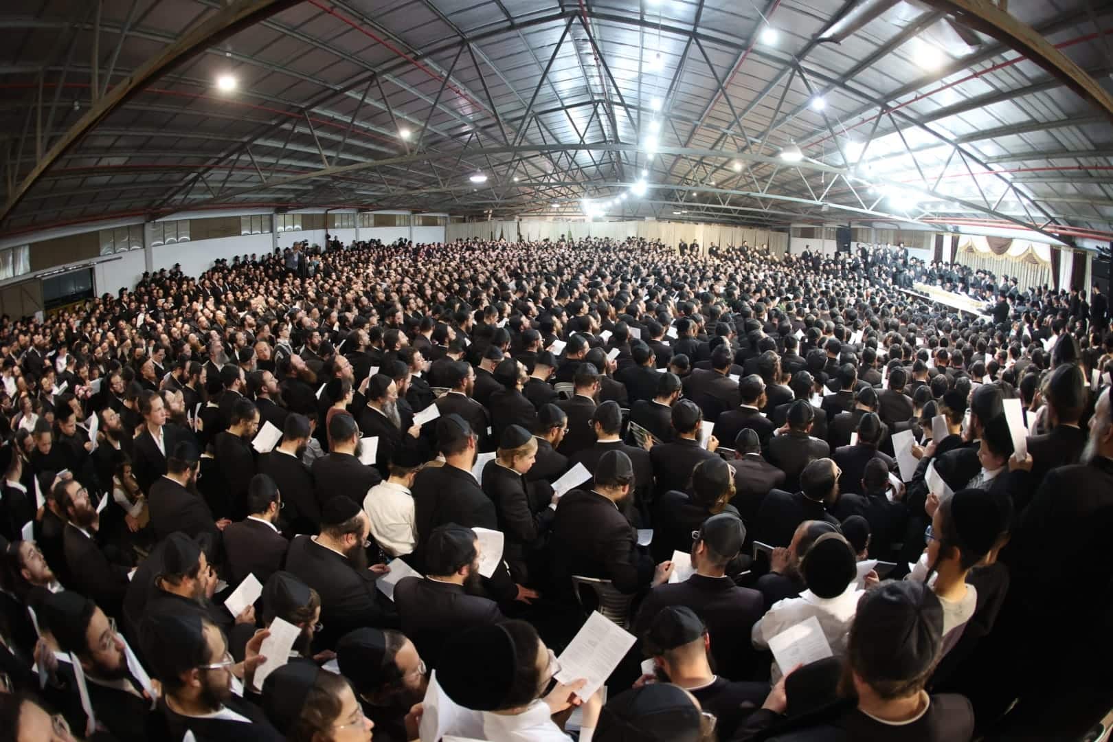 האדמו"ר מגור השתתף בשמחת השבע ברכות לנכד ה"פני מנחם'