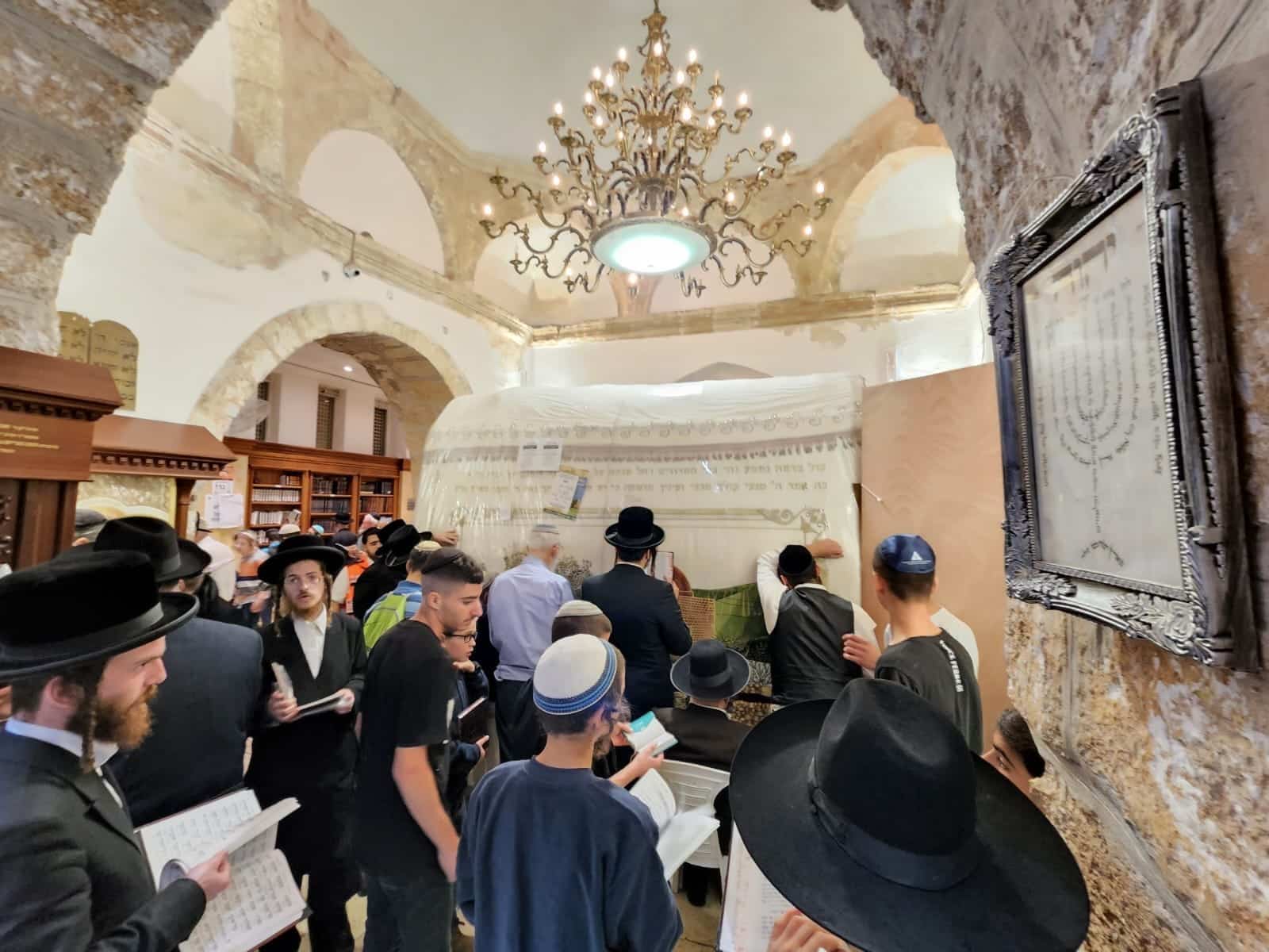 גלריה: החלה נהירת הרבבות למתחם קבר רחל אמנו