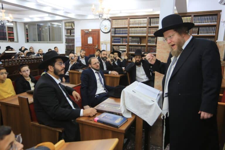 "עלוקות, פרזיטים": גל אנטישמי נגד החרדים שוטף את הרשת