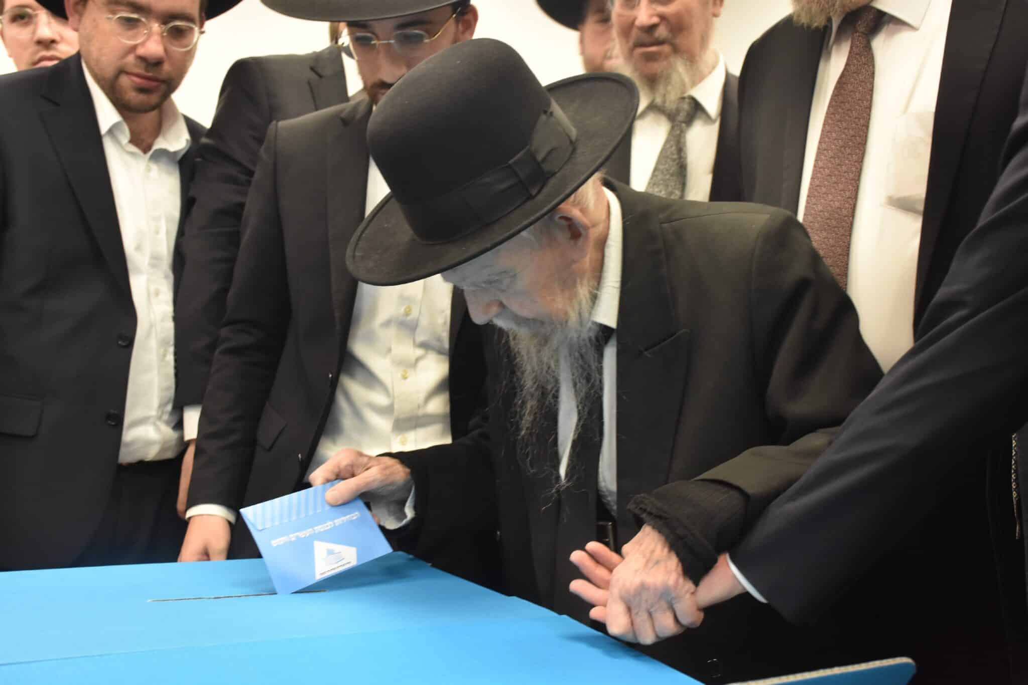 גלריה: גדולי ישראל יצאו אל הקלפי להצביע ליהדות התורה