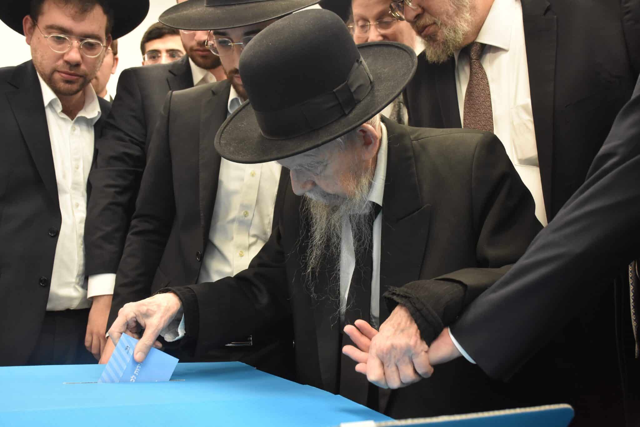 גלריה: גדולי ישראל יצאו אל הקלפי להצביע ליהדות התורה