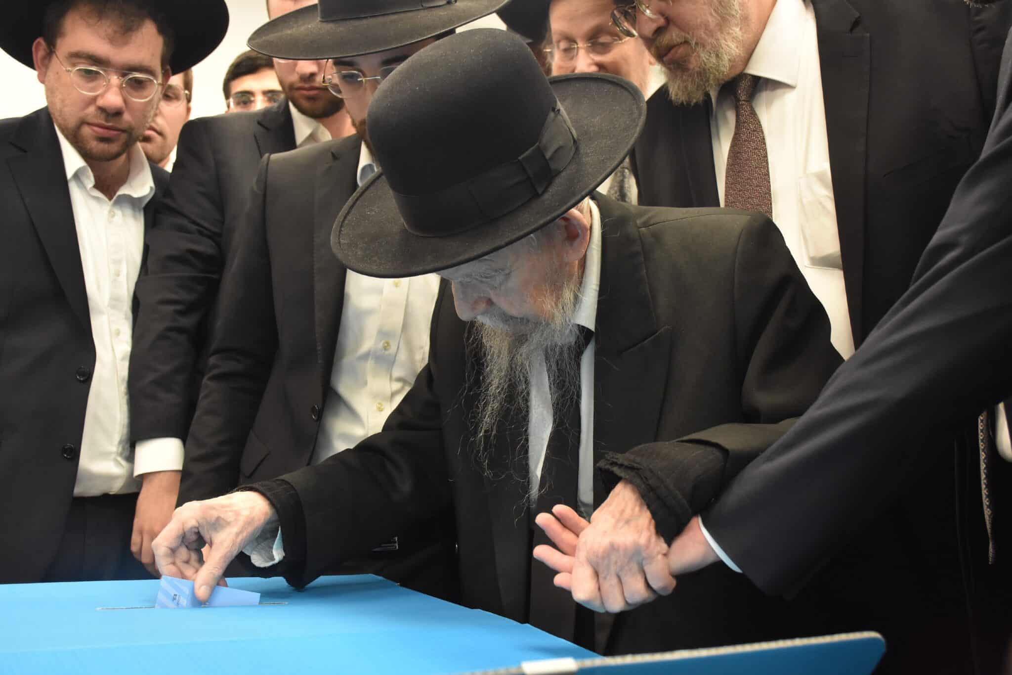 גלריה: גדולי ישראל יצאו אל הקלפי להצביע ליהדות התורה