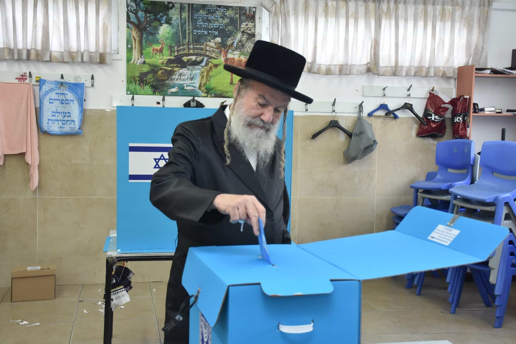 גלריה: גדולי ישראל יצאו אל הקלפי להצביע ליהדות התורה