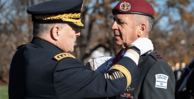 הגנרל האמריקני העניק לרמטכ"ל את אות הכבוד