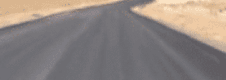 בלב המדבר: הפלסטינים סוללים כבישים בלי חשבון