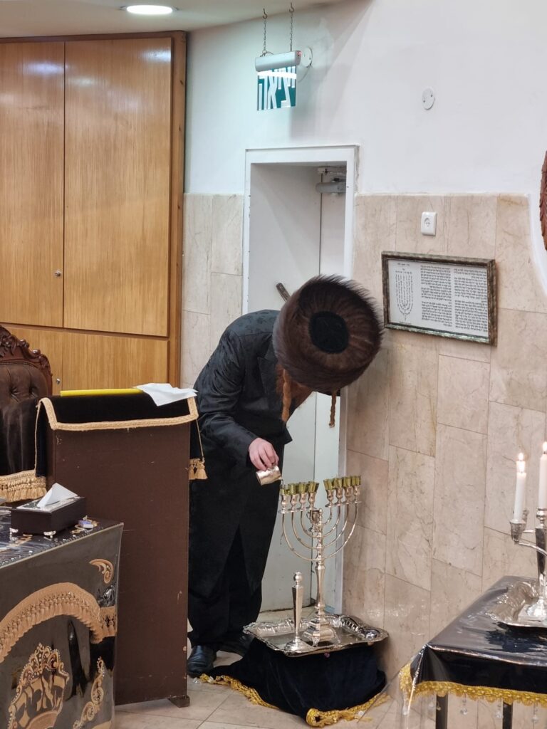 תיעוד: חנוכה בחסידות קאליב