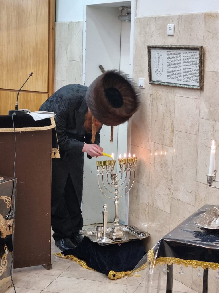 תיעוד: חנוכה בחסידות קאליב