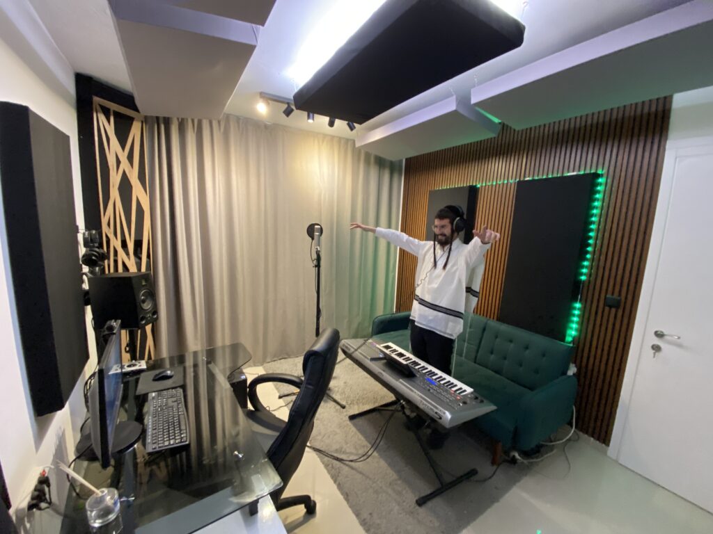 שרוליק מנדלסון משיק מיתוג ואולפן חדש! שרוליק מנדלסון משיק מיתוג ואולפן חדש!