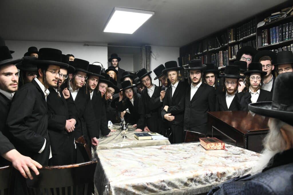 כשהראב"ד פצח בתפילה חרישית