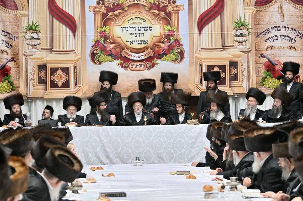 בגלריה אחת: כל השבע ברכות בויז'ניץ