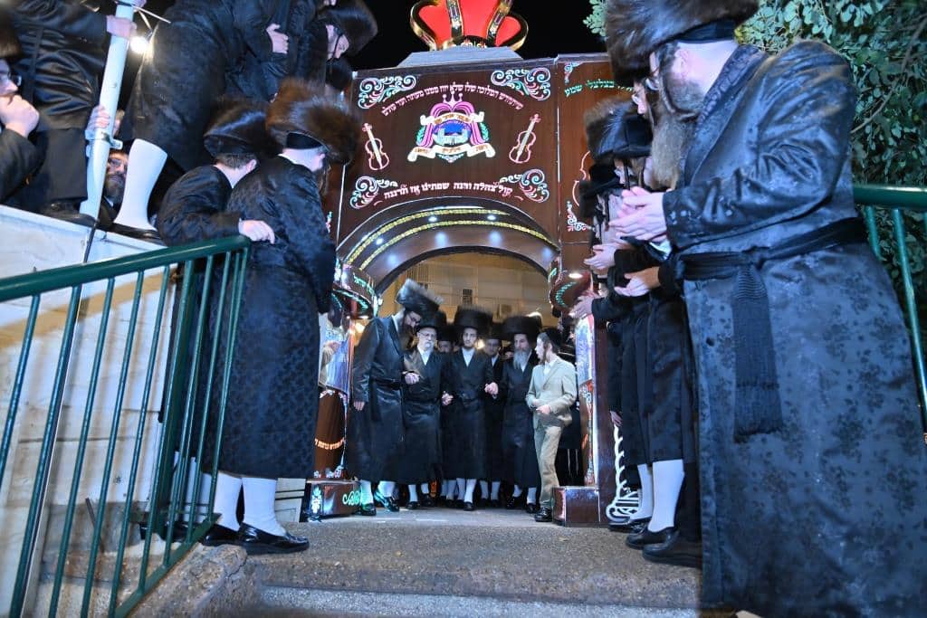 בגלריה אחת: כל השבע ברכות בויז'ניץ