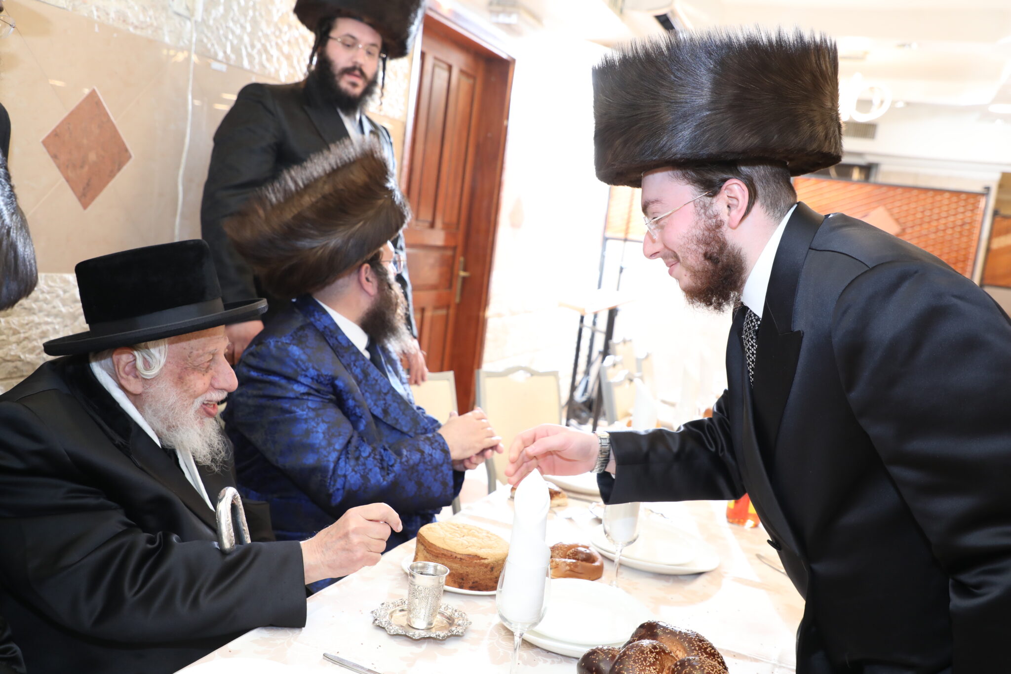 תיעוד: שבע ברכות לבן האדמו"ר מטשאקווא ונכדי האדמור"ים ספינקא