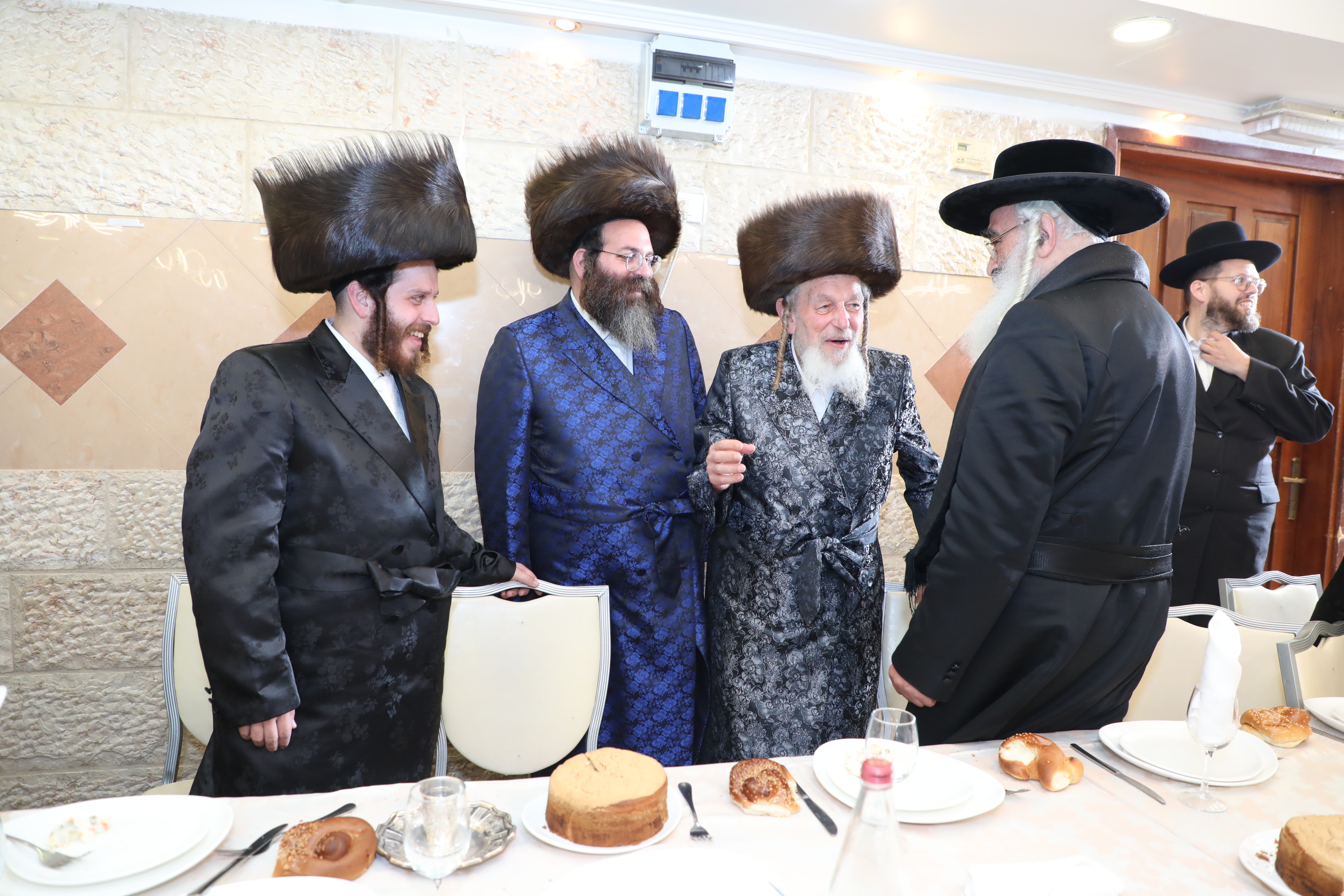 תיעוד: שבע ברכות לבן האדמו"ר מטשאקווא ונכדי האדמור"ים ספינקא