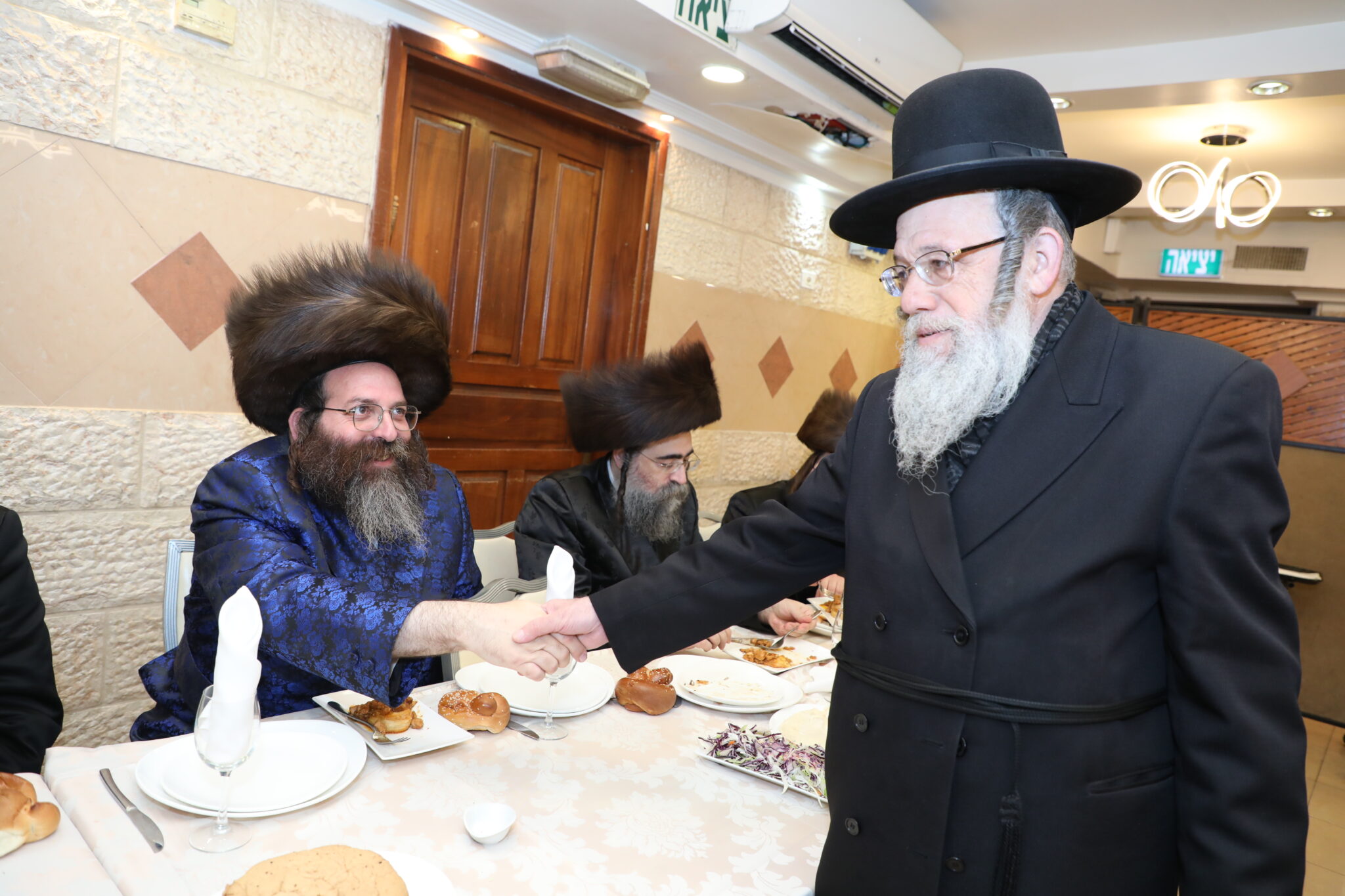 תיעוד: שבע ברכות לבן האדמו"ר מטשאקווא ונכדי האדמור"ים ספינקא