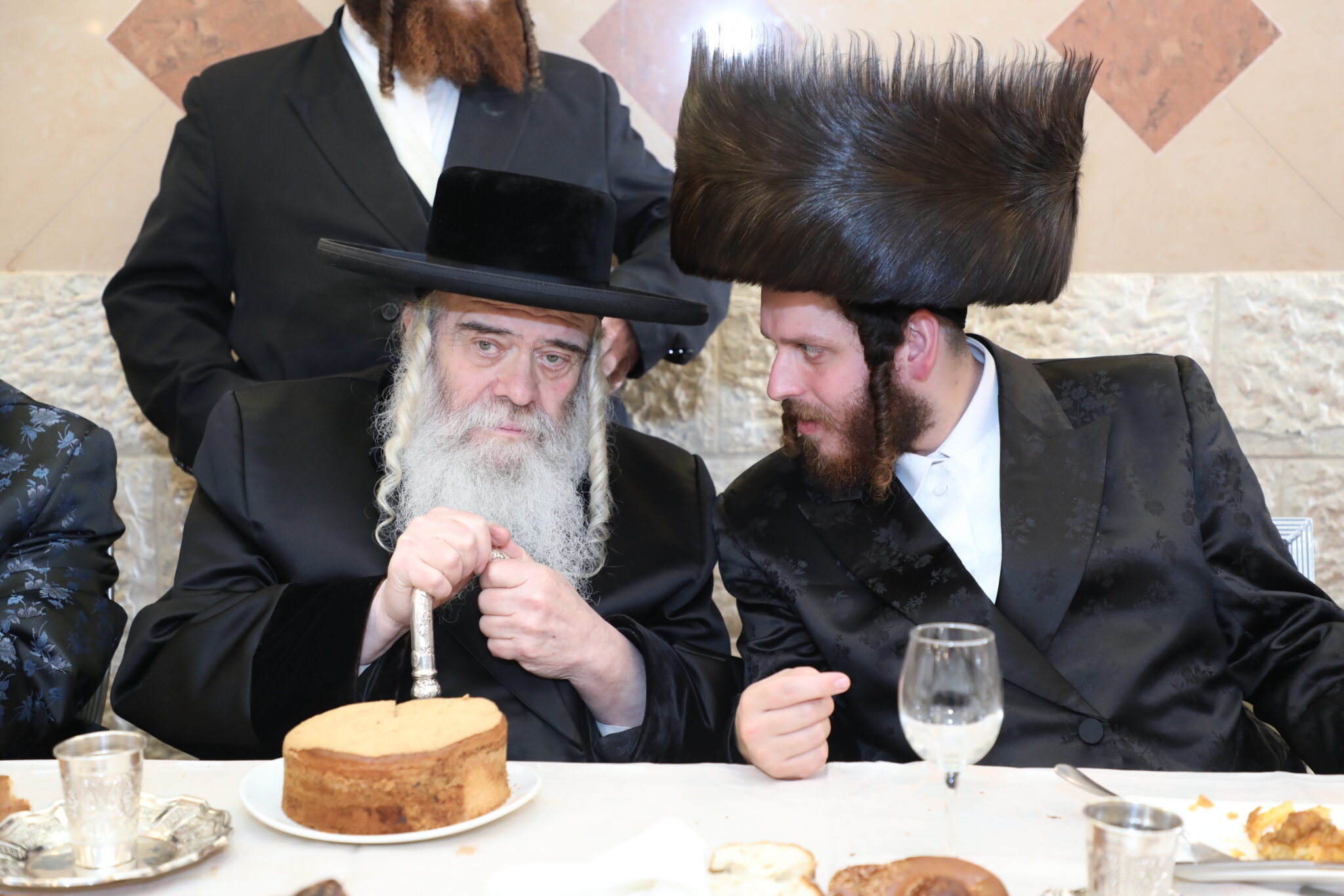 תיעוד: שבע ברכות לבן האדמו"ר מטשאקווא ונכדי האדמור"ים ספינקא