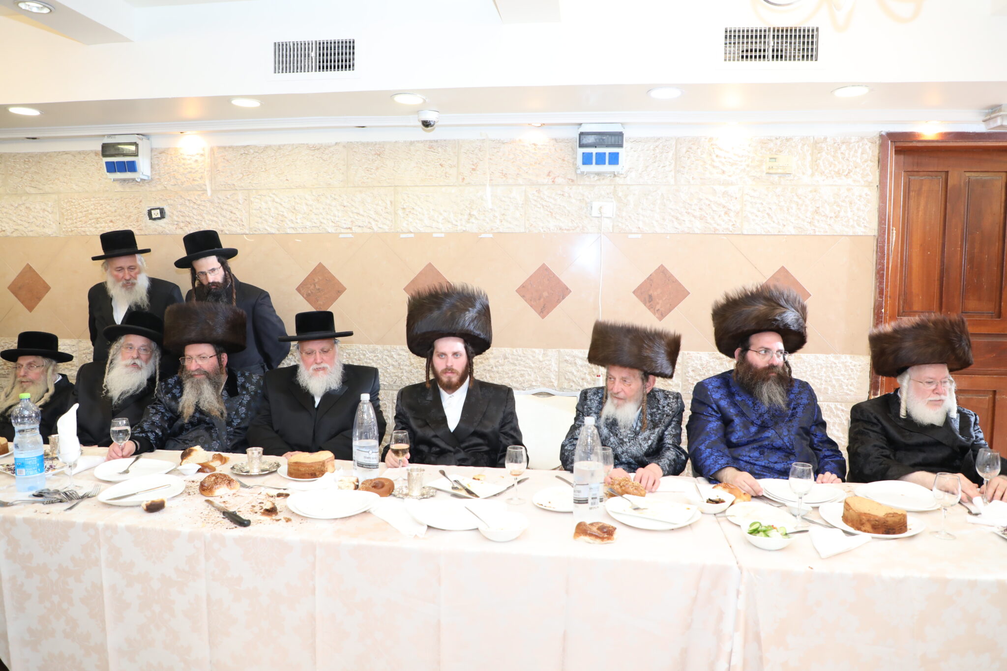 תיעוד: שבע ברכות לבן האדמו"ר מטשאקווא ונכדי האדמור"ים ספינקא