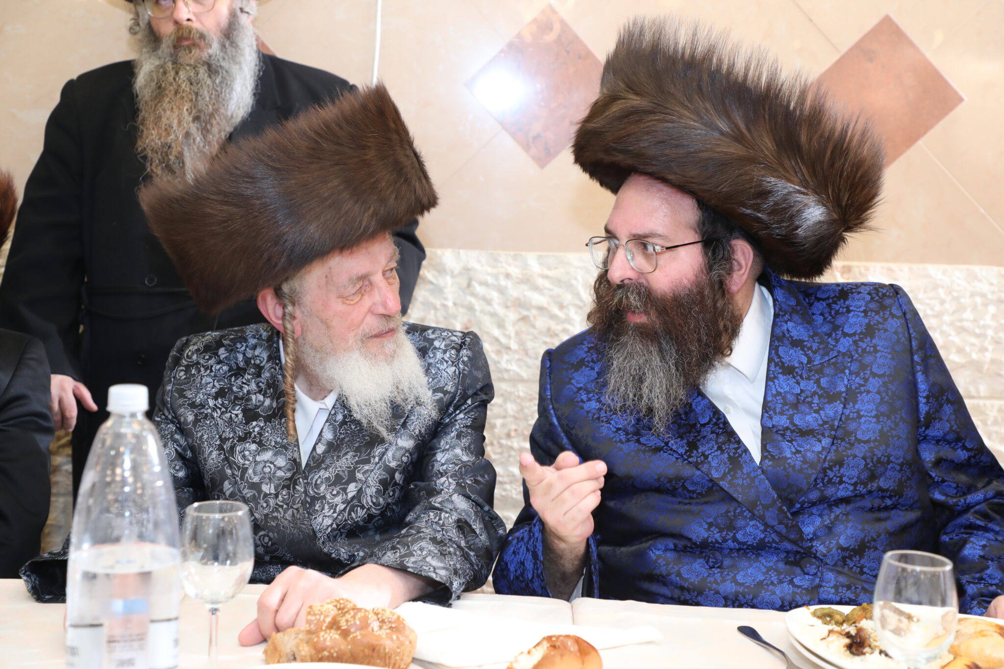 תיעוד: שבע ברכות לבן האדמו"ר מטשאקווא ונכדי האדמור"ים ספינקא