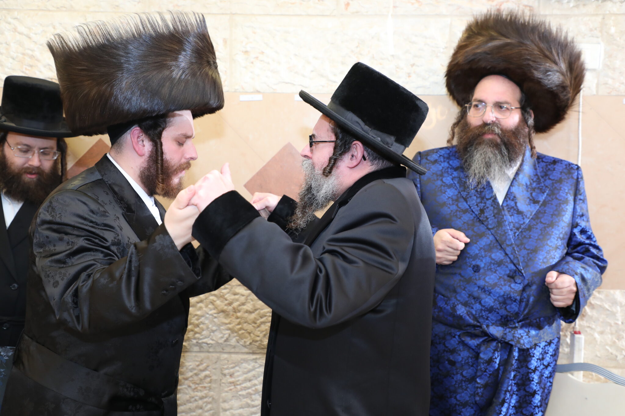 תיעוד: שבע ברכות לבן האדמו"ר מטשאקווא ונכדי האדמור"ים ספינקא