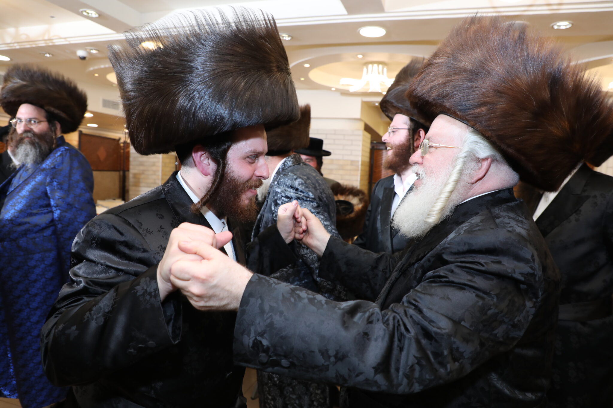 תיעוד: שבע ברכות לבן האדמו"ר מטשאקווא ונכדי האדמור"ים ספינקא