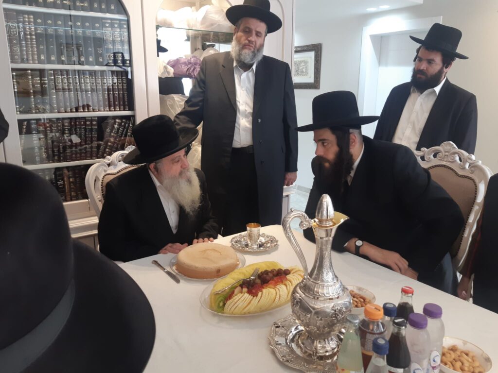 האדמו"ר רבי רפאל אבוחצירא הגיע לביקור מיוחד בביתו של פרוש