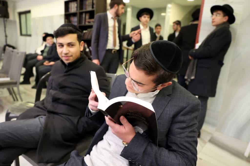 זו הסיבה שגדולי ראשי הישיבות הטריחו עצמם לבוא בגשם הסוער