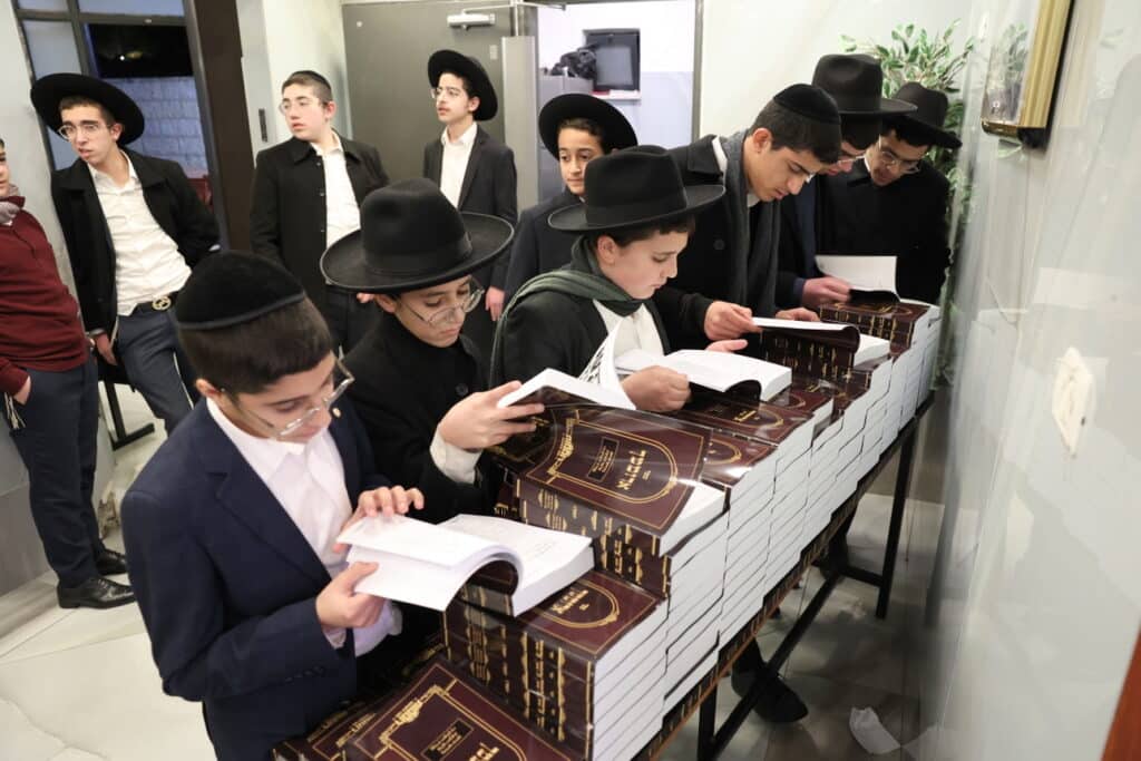 זו הסיבה שגדולי ראשי הישיבות הטריחו עצמם לבוא בגשם הסוער