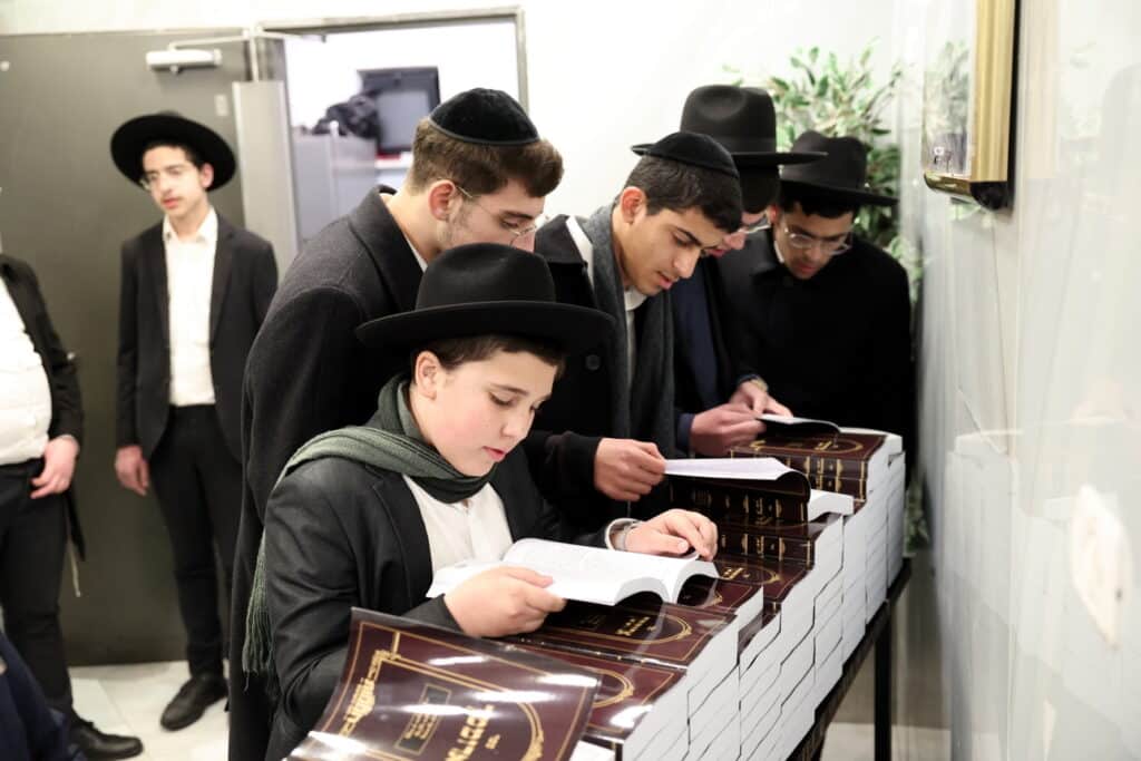 זו הסיבה שגדולי ראשי הישיבות הטריחו עצמם לבוא בגשם הסוער