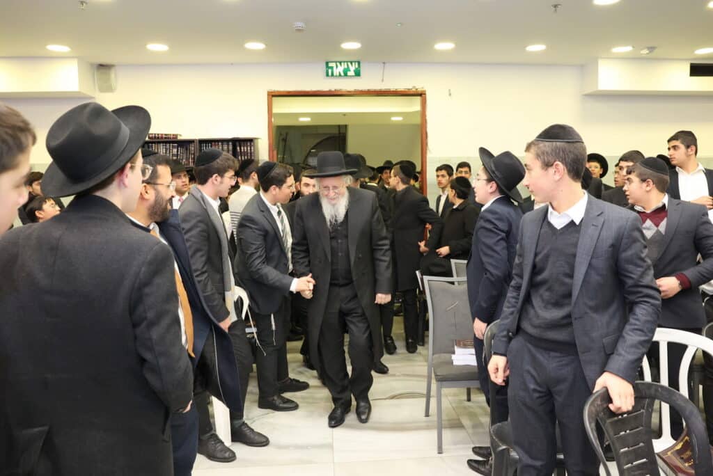 זו הסיבה שגדולי ראשי הישיבות הטריחו עצמם לבוא בגשם הסוער