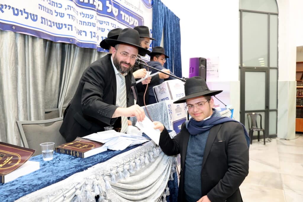 זו הסיבה שגדולי ראשי הישיבות הטריחו עצמם לבוא בגשם הסוער