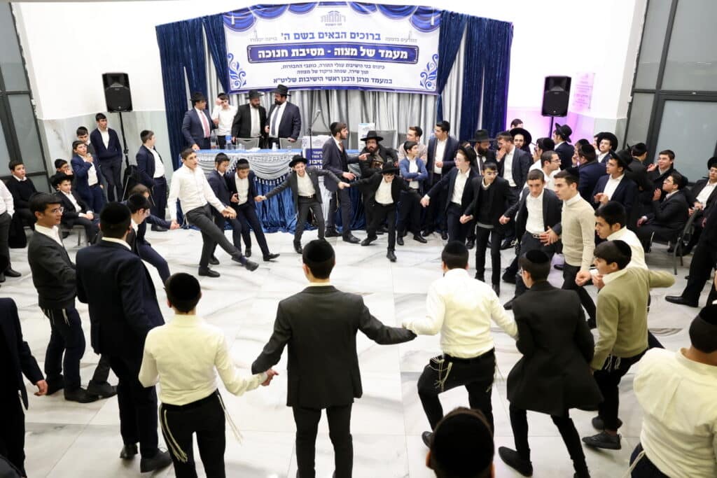 זו הסיבה שגדולי ראשי הישיבות הטריחו עצמם לבוא בגשם הסוער