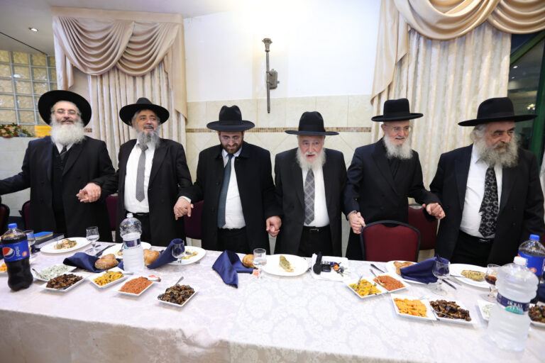 בני הישיבה פיזזו בהוצאת ספרו של ראש הישיבה