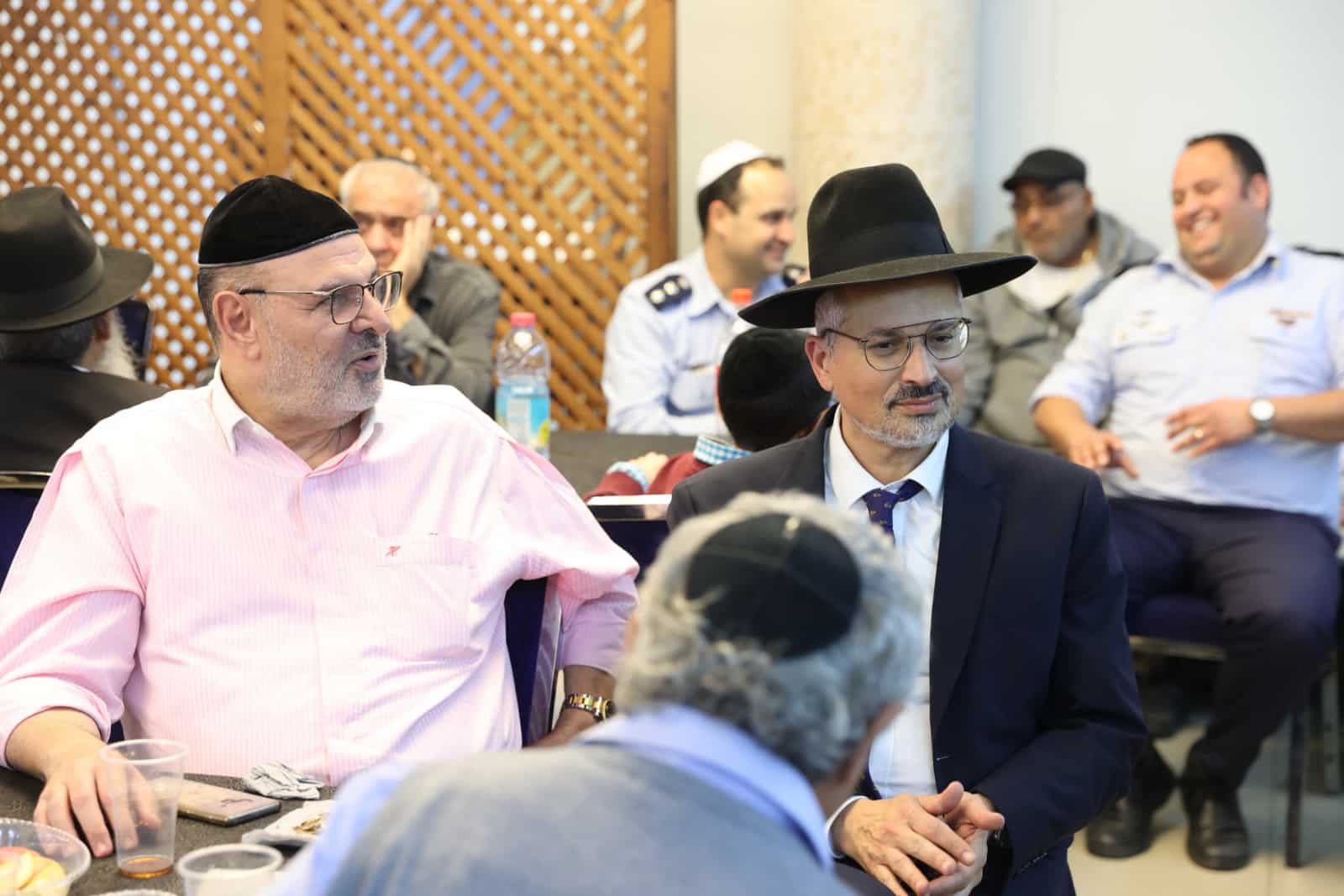 בוגרי חברון התכנסו בעצרת ההספד לחמיו של הרב של הונג קונג￼