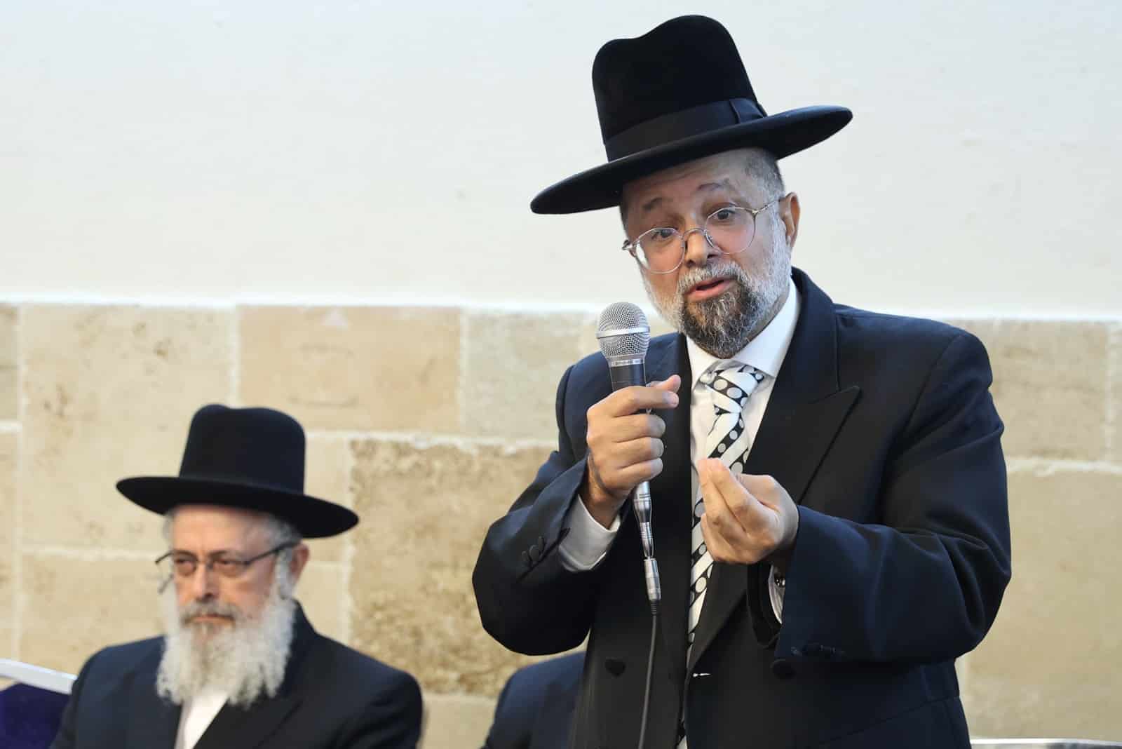 בוגרי חברון התכנסו בעצרת ההספד לחמיו של הרב של הונג קונג￼