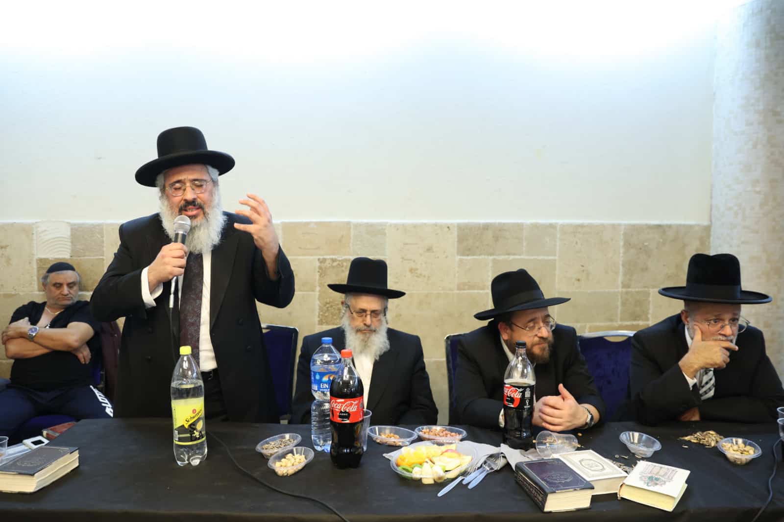 בוגרי חברון התכנסו בעצרת ההספד לחמיו של הרב של הונג קונג￼