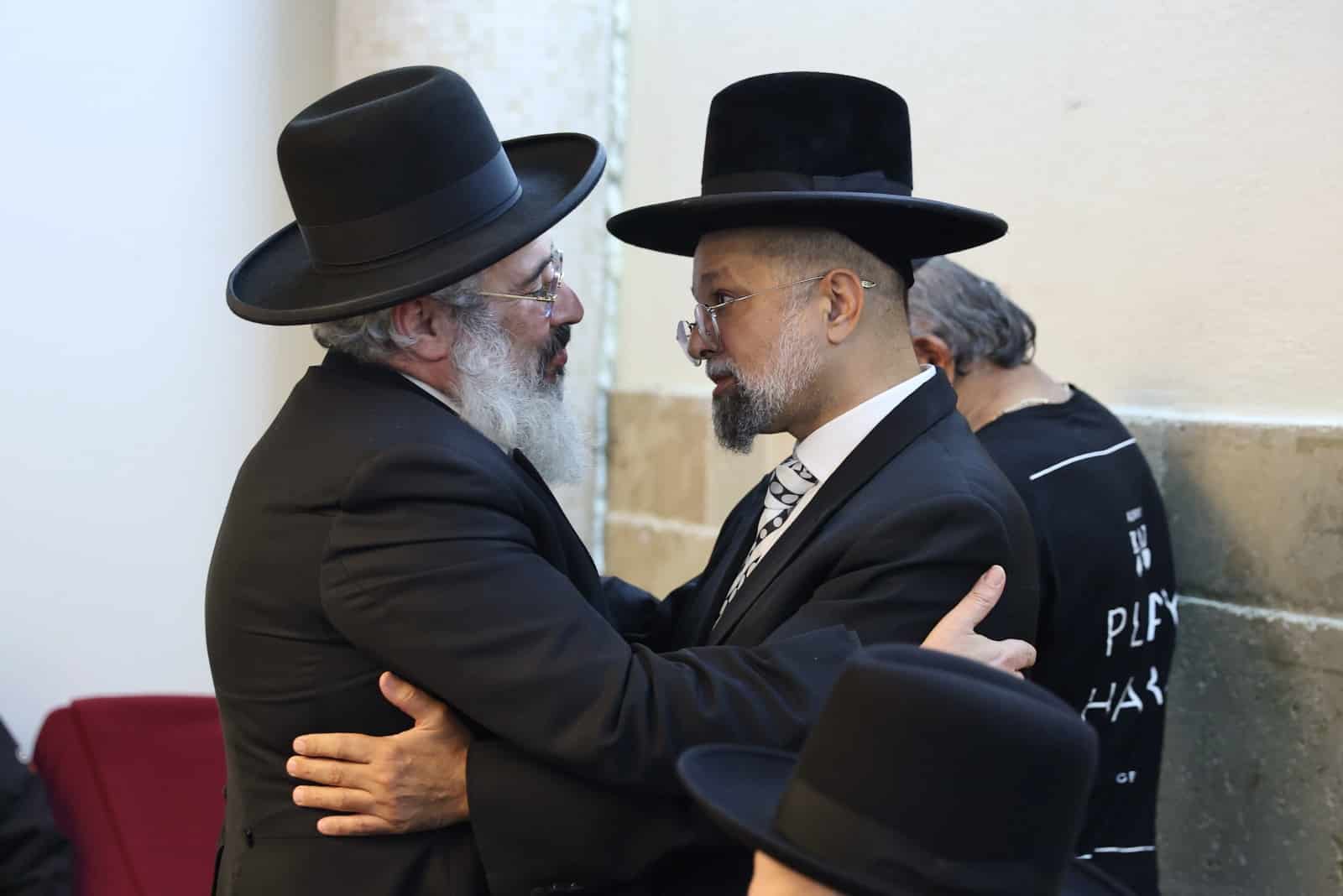 בוגרי חברון התכנסו בעצרת ההספד לחמיו של הרב של הונג קונג￼