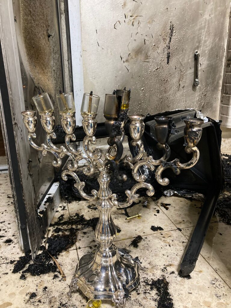 כתוצאה מנרות חנוכה: שריפה פרצה בדירה בביתר עילית