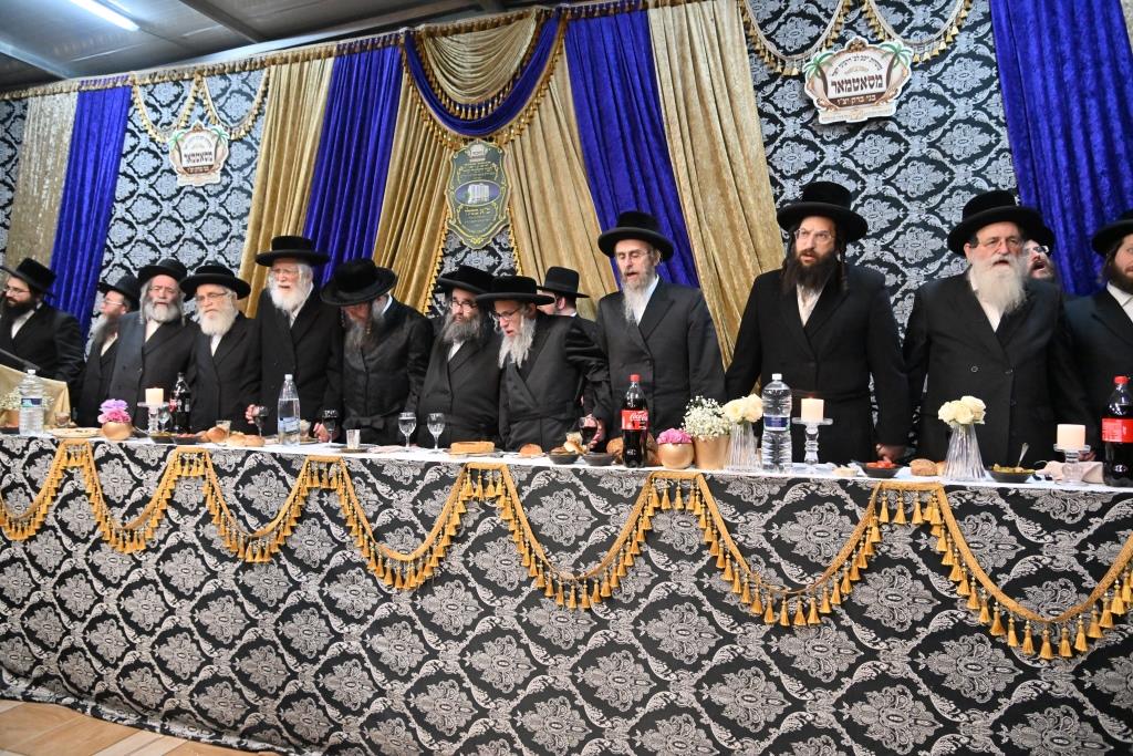 גלריה: בסאטמר חגגו את חנוכת הבית