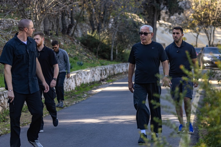 בדרך להחלפת יו"ר הכנסת: נתניהו יצא לריצת בוקר • גלריה