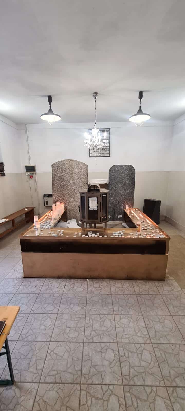 מאות העתירו על ציון קדשו של הכהן הגדול הרה"ק רבי צבי הירש מרימנוב